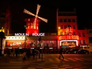 Best Paris Sightseeing Tour – 8 Hour Private Tour with Montmartre, Le Marais & Moulin Rouge