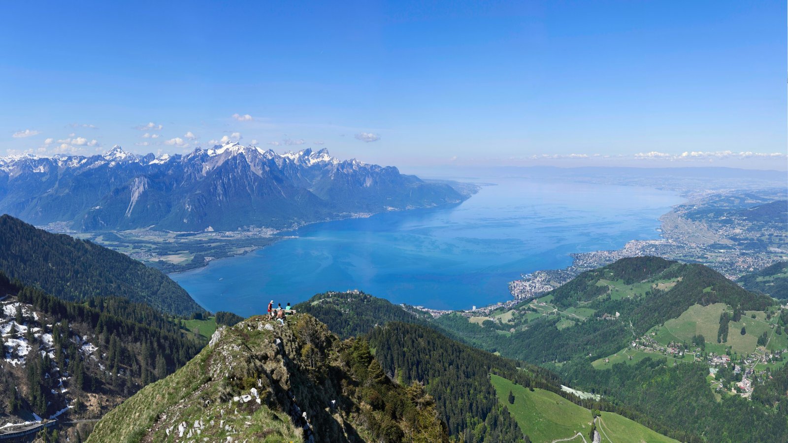 You are currently viewing Paris Zurich Tour Package: The Ultimate 6-Day Luxury Journey Through France & Switzerland
