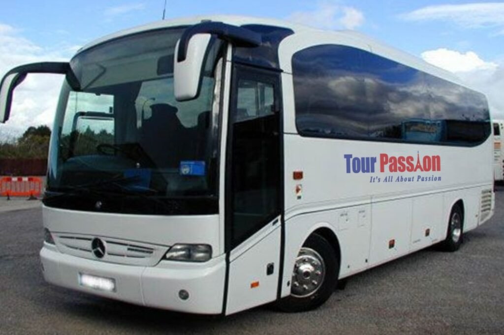 Precio del alquiler de autocares en París con un autocar de lujo para transporte de grupos y un Mercedes-Benz Sprinter en París