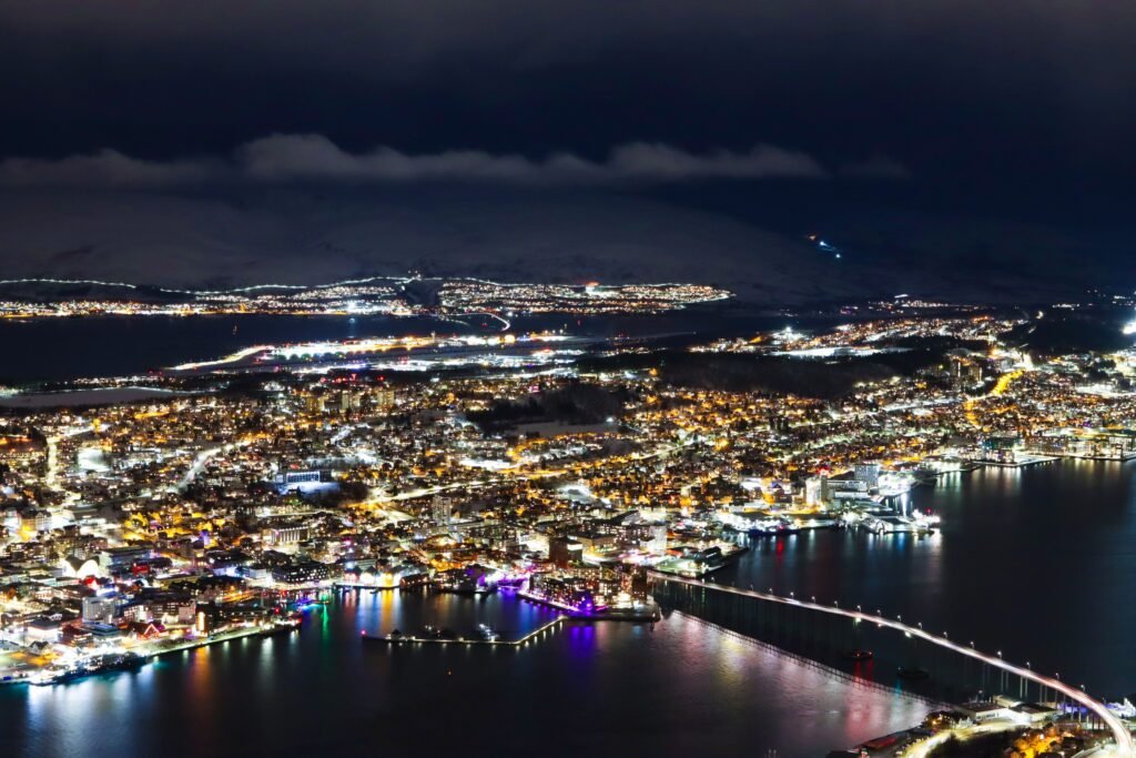 Nordlystur med båt i Tromsø under nordlyset